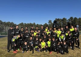 Los participantes en el clínic en la clausura con Óliver Torres