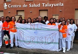 Concentración en el centro de salud de Talayuela