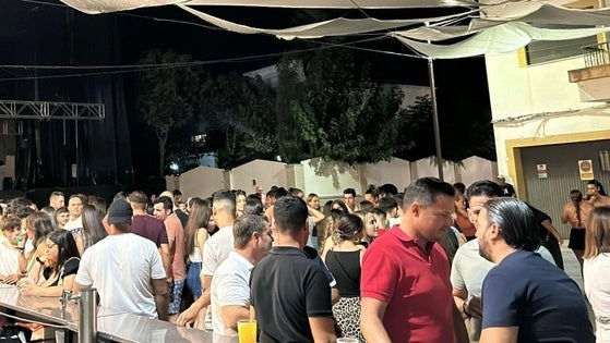 Sale a licitación la barra de bar para las fiestas de agosto