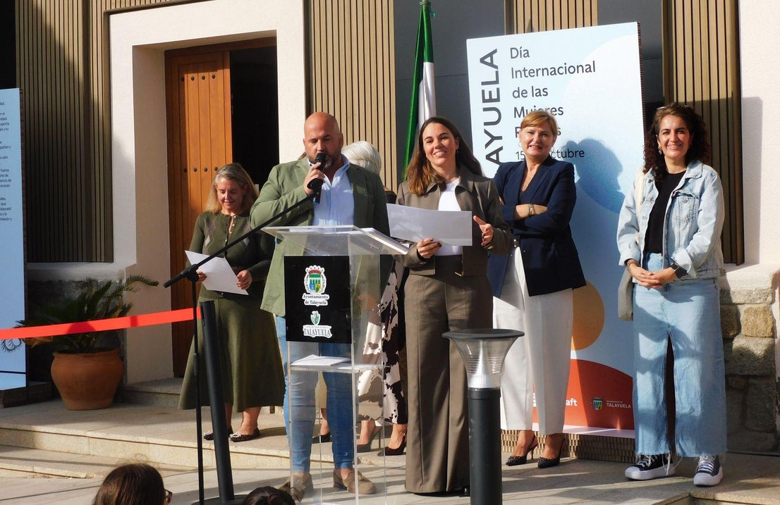 Ocho vecinas protagonizan la muestra 'Mujeres de Talayuela'