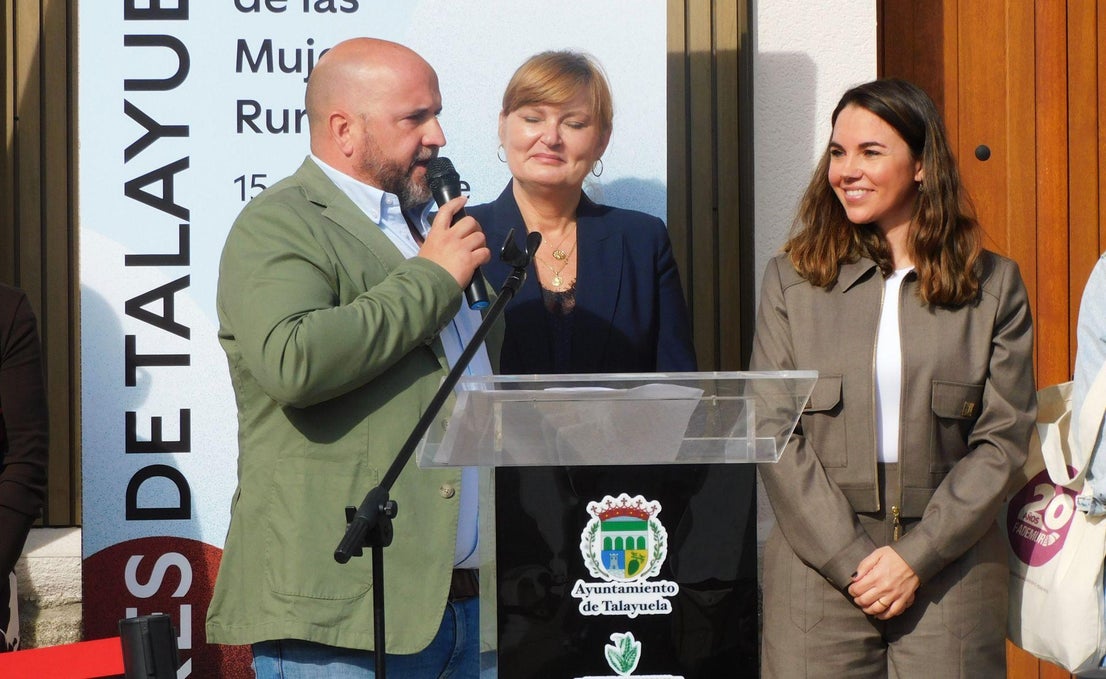 Ocho vecinas protagonizan la muestra 'Mujeres de Talayuela'