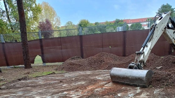 Empiezan las obras de la pista de petanca cerca del parque natural