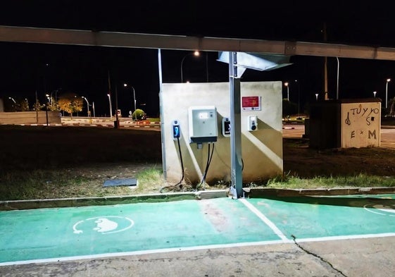En funcionamiento el punto de recarga para vehículos eléctricos