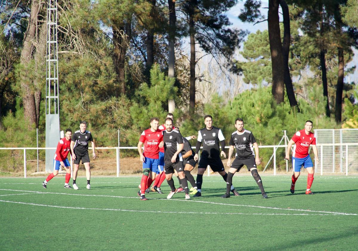 Talayuela y Bar Final siguen con su pugna por el liderato de los veteranos