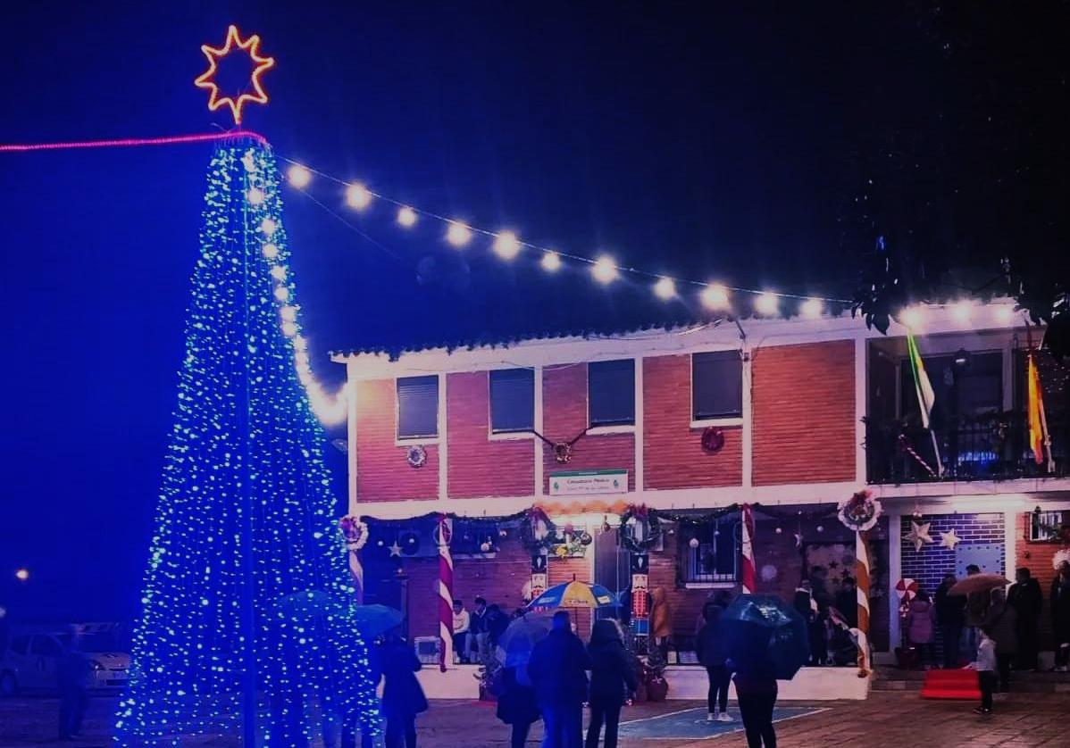 El encendido de luces da la bienvenida a las fechas navideñas