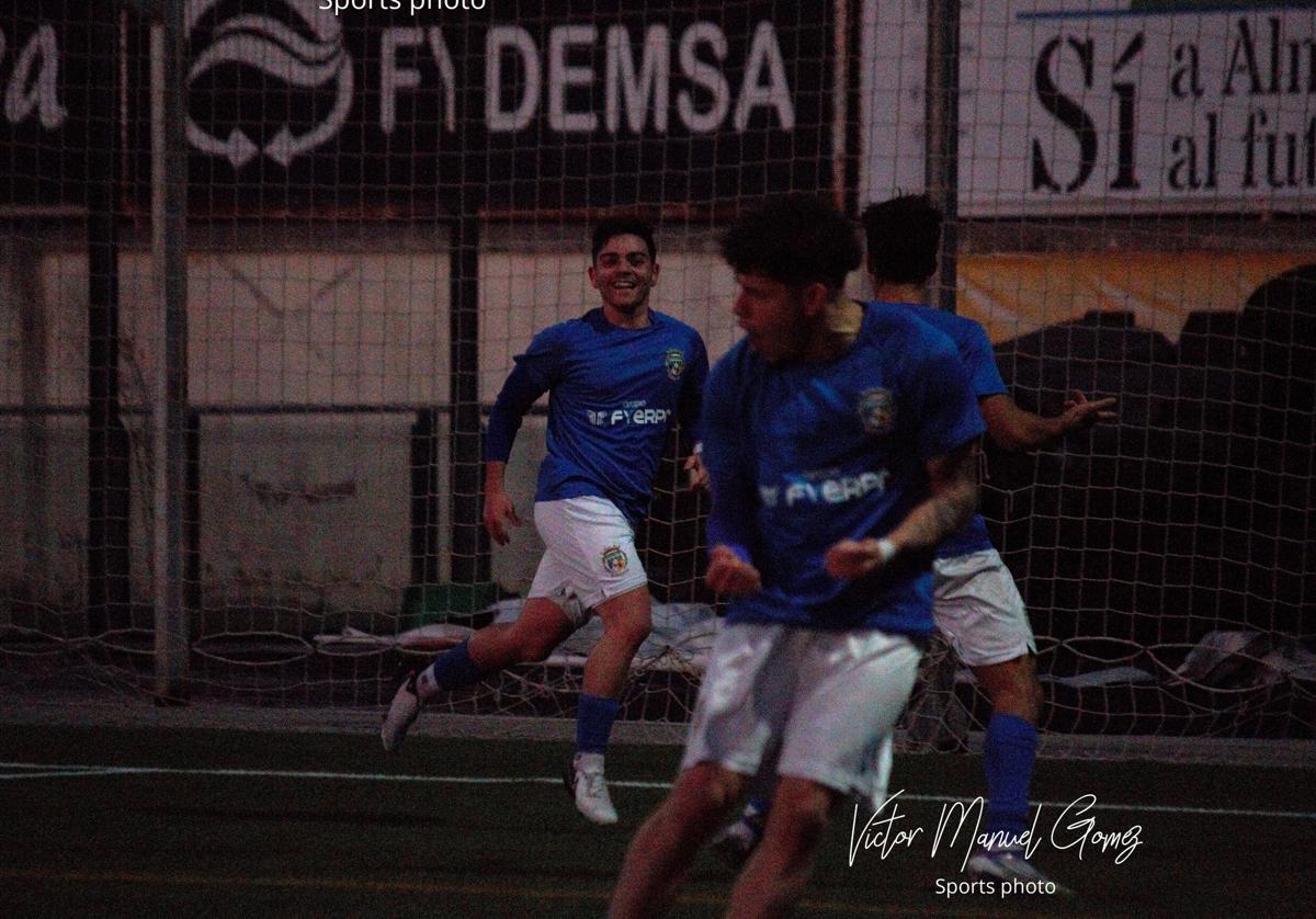 El CP Talayuela se desata en la segunda parte ante el Arroyo, 3-0