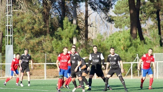 Talayuela asalta el liderato de la liga de veteranos