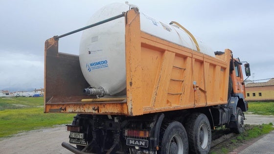 MásMedio envía cisternas de agua a Talayuela y a Santa María de las Lomas