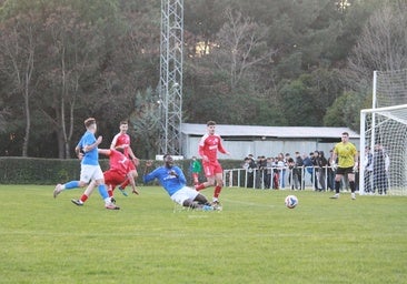 El Talayuela roza la victoria ante el líder Chinato, 1-1