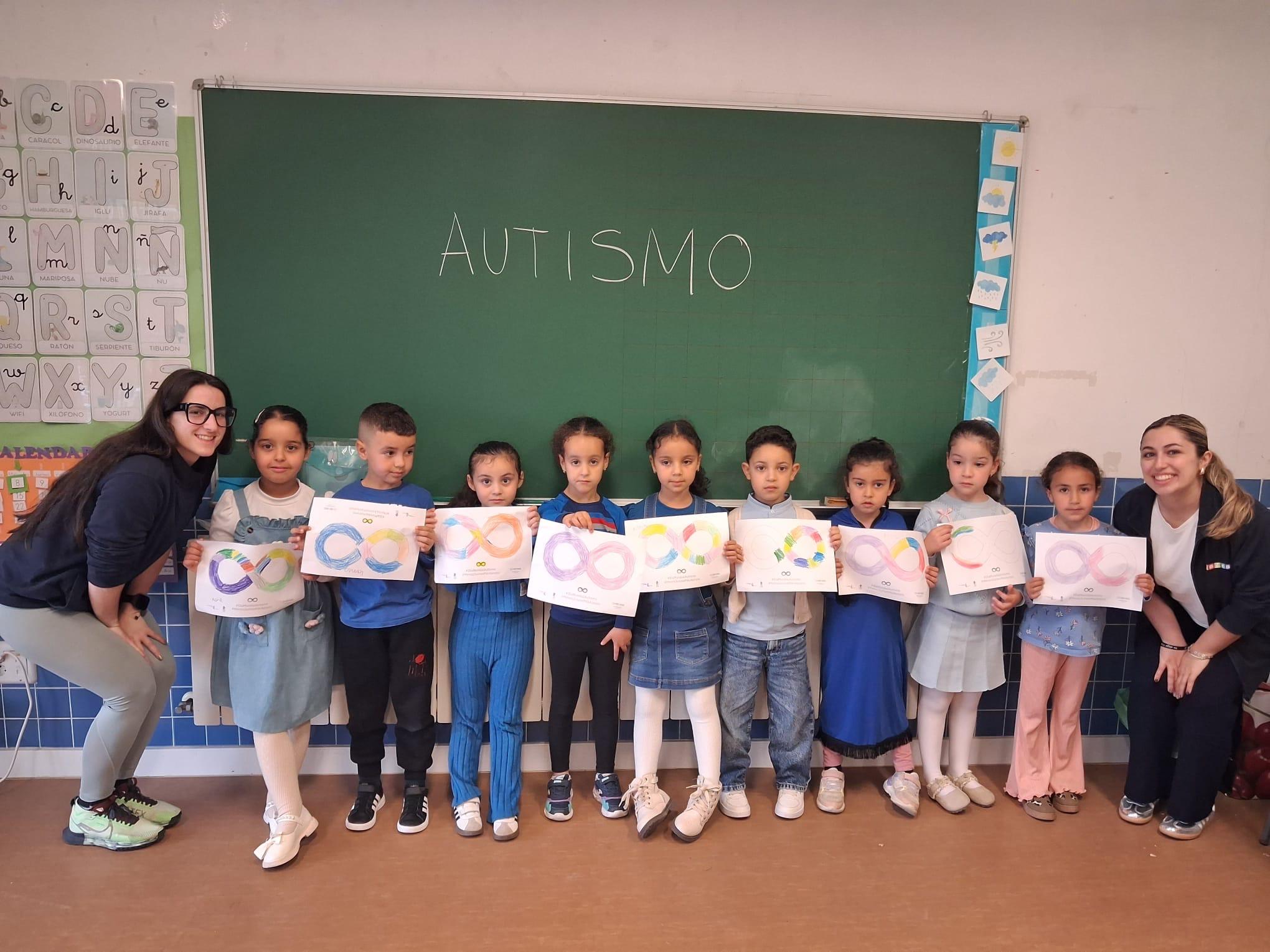 Marea azul en el colegio Juan Güell
