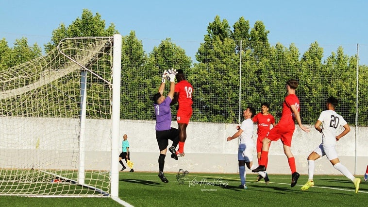 El CP Talayuela cae eliminado por penaltis ante el Sanvicenteño, 5-4