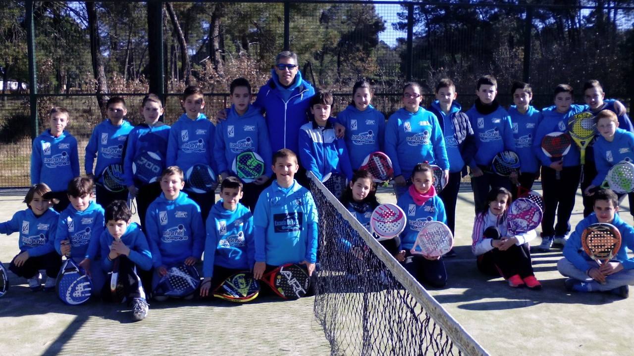 Las Escuelas de pádel de Talayuela y Jarandilla celebran una nueva edición de su convivencia deportiva