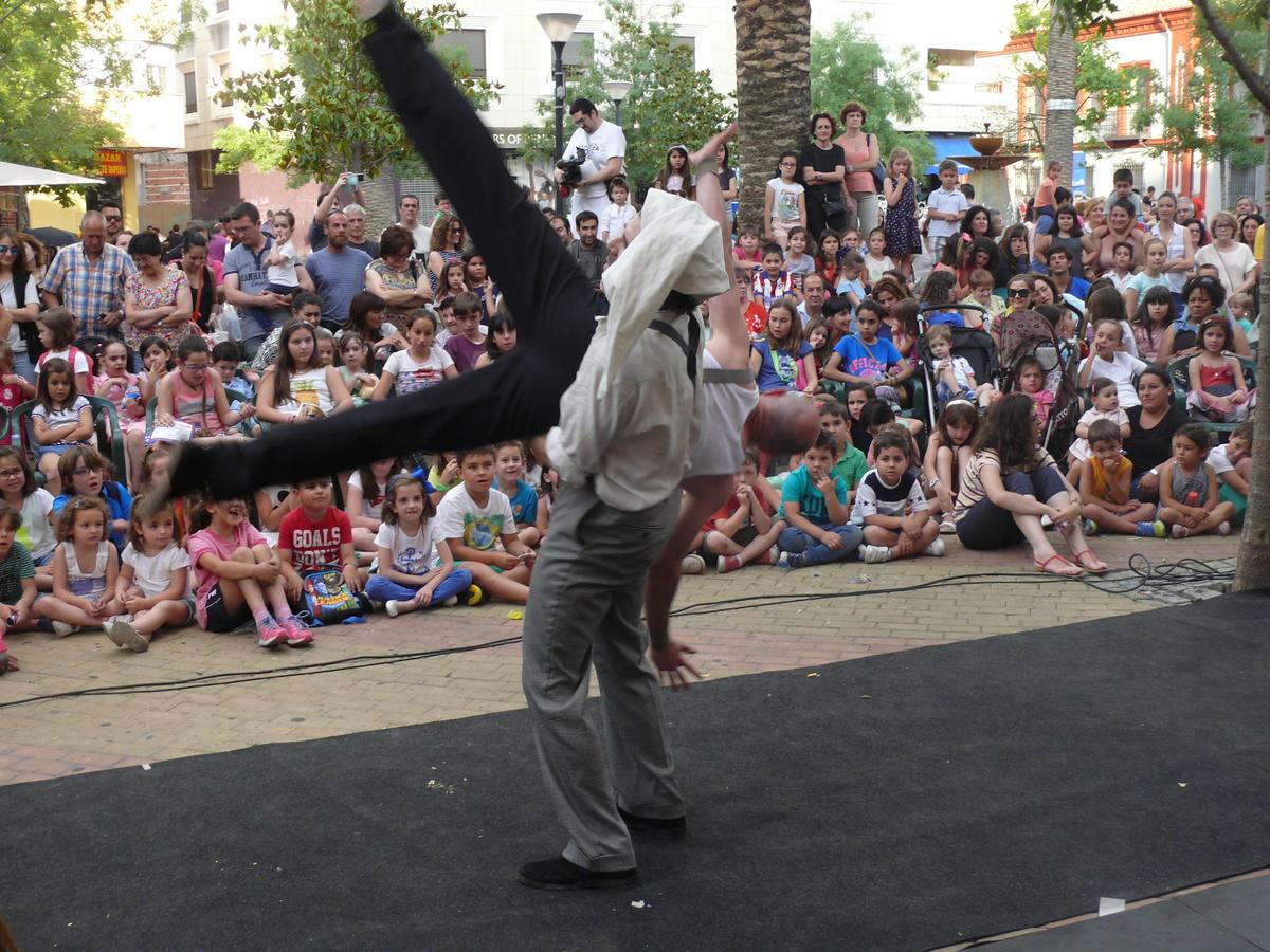 Mike Dos Perillas, Finestra Nou Circ, APTO o Las XL, en la primera jornada del V Festival de Circo en Navalmoral