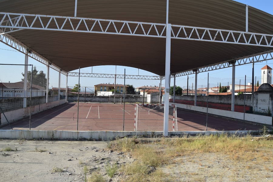 ¿Por qué en Talayuela no podemos tener una pista de fútbol gratuita?