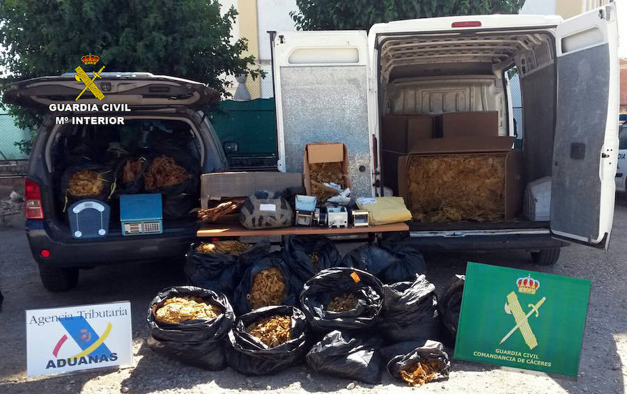 La Guardia Civil y la Agencia Tributaria intervienen 52 kilogramos de tabaco en una nave en Talayuela