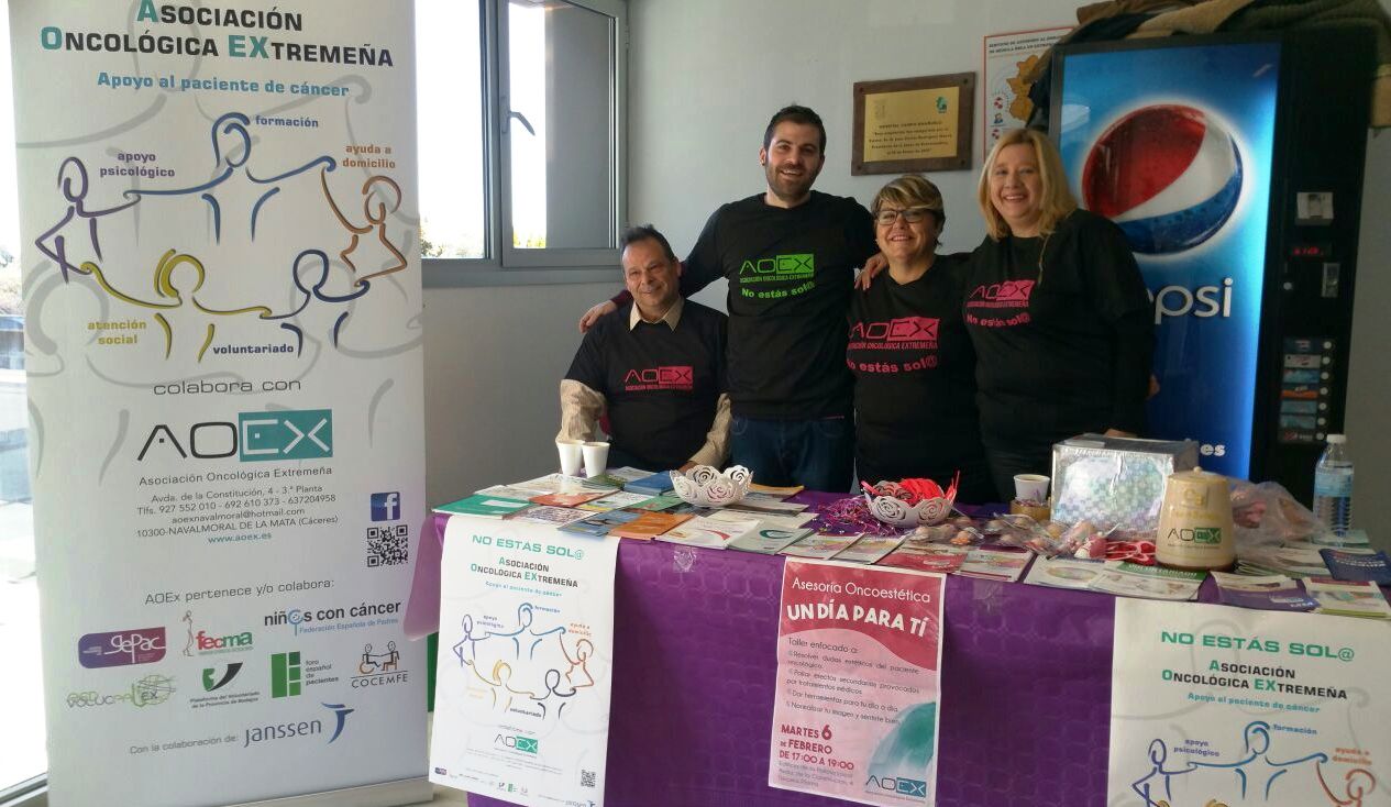 La Asociación Oncológica Extremeña sale a la calle con motivo del Día contra el Cáncer