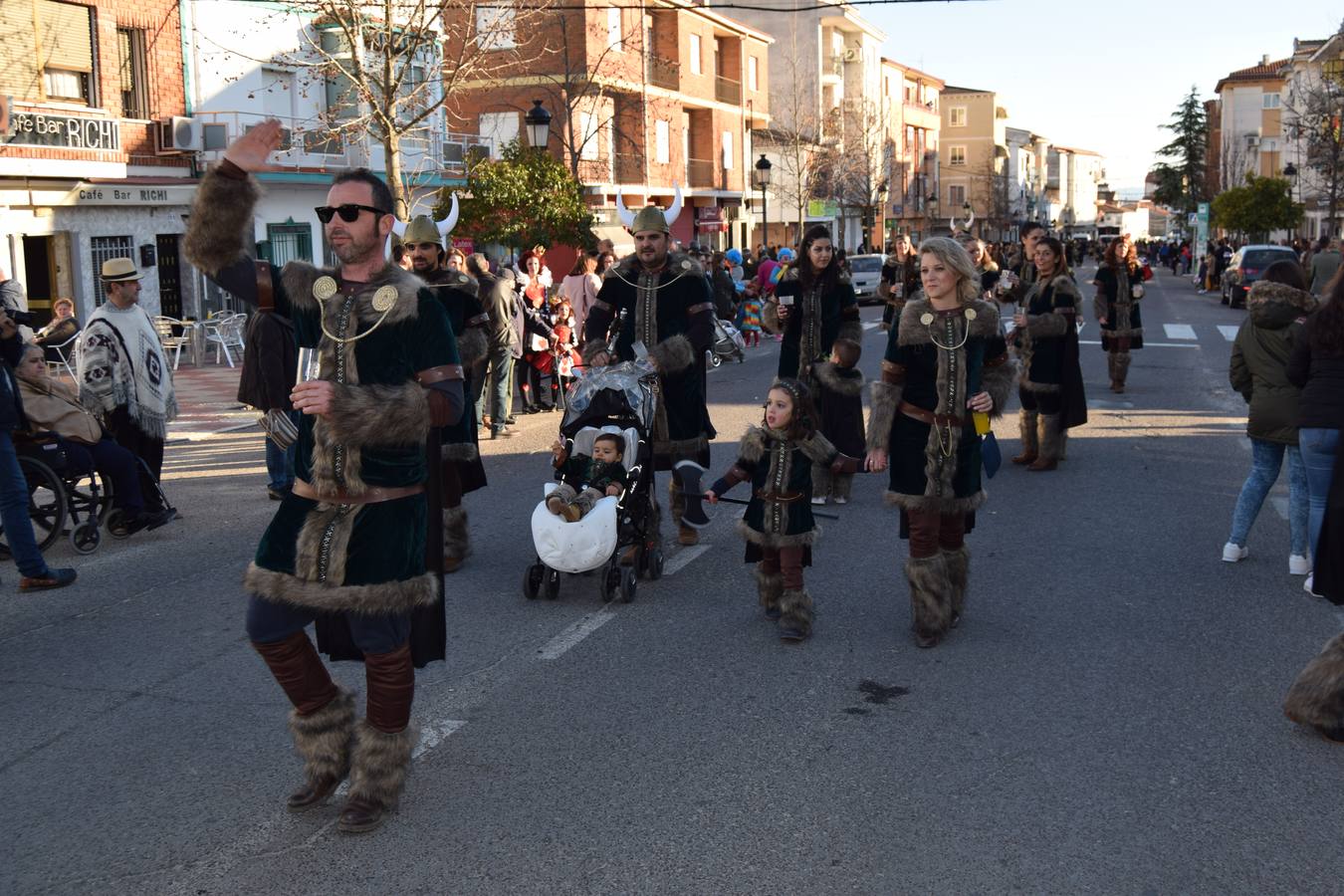 Samburu en comparsas y Vikinyorks en carrozas, ganadores del desfile de Carnaval