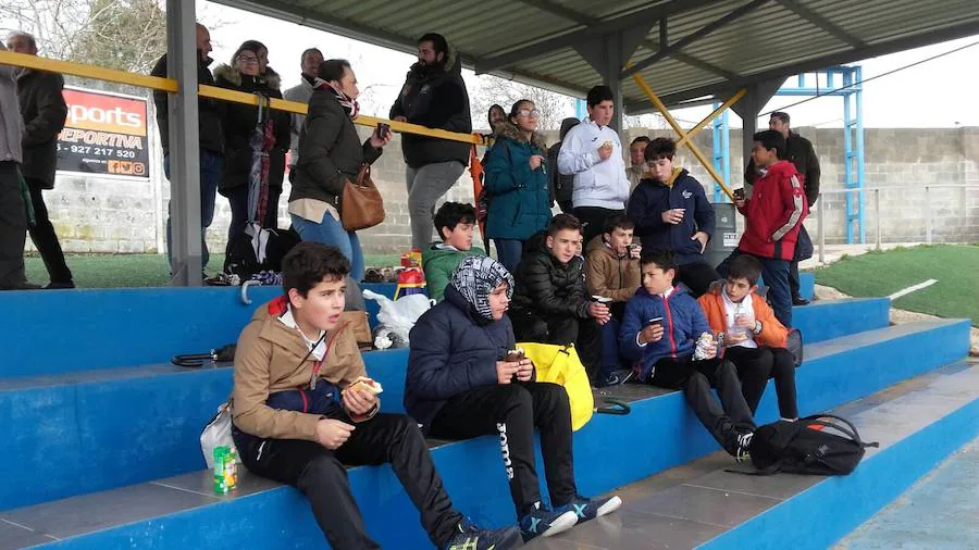 Equipo alevín tras un partido en la ciudad de Cáceres 