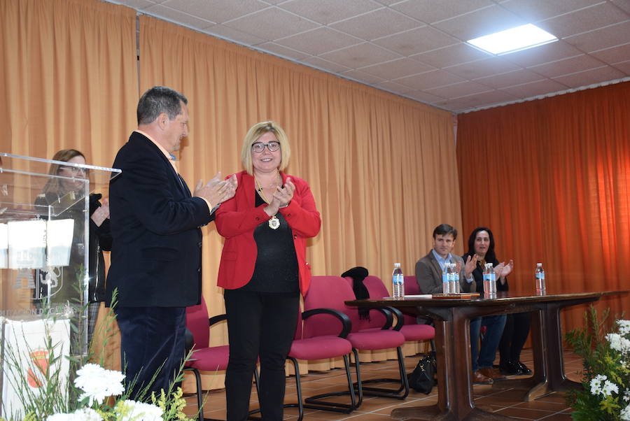 El alcalde junto a la presidenta de la Diputación 
