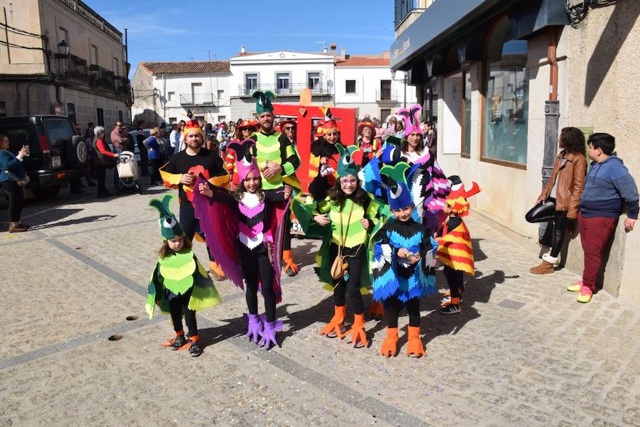 Huertas de Ánimas cumplió con su tradición y celebró su tradicional desfile de Carnaval, con diferentes agrupaciones integradas por adultos y menores. 