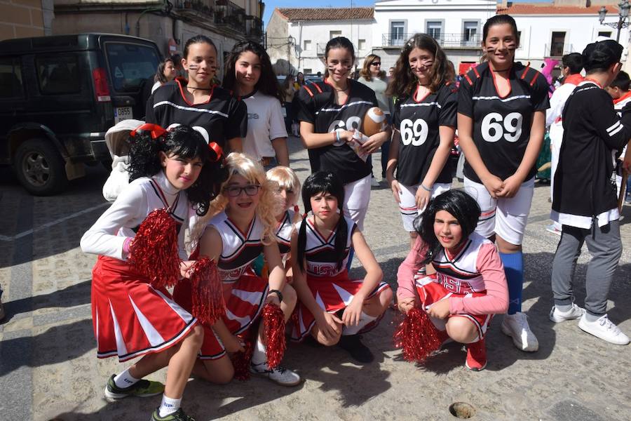 Huertas de Ánimas cumplió con su tradición y celebró su tradicional desfile de Carnaval, con diferentes agrupaciones integradas por adultos y menores. 