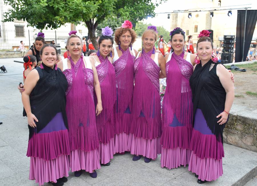 Grupo adulto de la escuela de Adela Gil, ayer 