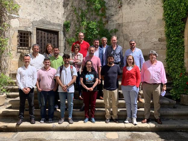 Integrantes de la asociación empresarial en una activida HOY
