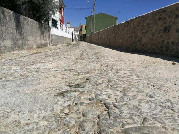 La calle del Regajo necesita una profunda mejora. 