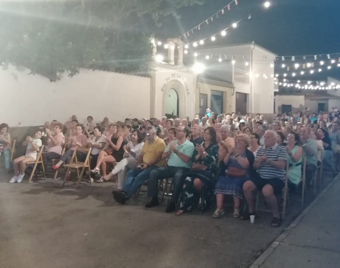 Los responsables de la hermandad de la Piedad hacen un balance muy positivo de las fiestas del barrio trujillano, que transcurrieron la semana pasada. Los días clave fueron el viernes, el sábado y el domingo, con una gran afluencia de público, tanto en los festejos populares como en los religiosos. Eso sí, la lluvia del sábado por la mañana mermó la afuencia de público infantil en los hinchables. No faltó el homenaje a los mayores, las verbenas, la puja, así como un espectáculo con un tributo a Raphael.