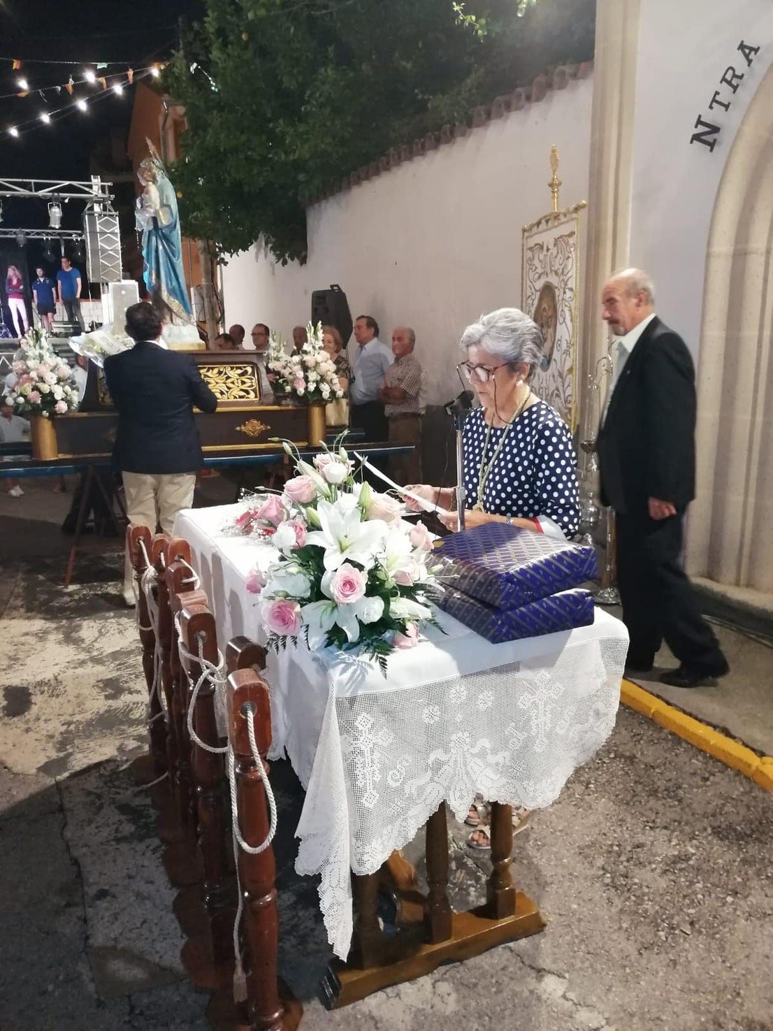 Los responsables de la hermandad de la Piedad hacen un balance muy positivo de las fiestas del barrio trujillano, que transcurrieron la semana pasada. Los días clave fueron el viernes, el sábado y el domingo, con una gran afluencia de público, tanto en los festejos populares como en los religiosos. Eso sí, la lluvia del sábado por la mañana mermó la afuencia de público infantil en los hinchables. No faltó el homenaje a los mayores, las verbenas, la puja, así como un espectáculo con un tributo a Raphael.
