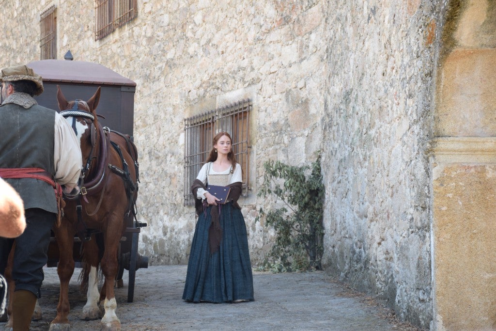 La parte antigua se convirtió en la Plasencia del siglo XVI, por donde caminaba la heroína Inés de Suárez, justo antes de emprender su viaje al Nuevo Mundo en busca de su marido, Juan de Málaga. Así fue parte del rodaje de la serie 'Inés del alma mía' en la ciudad. Contó con tres jornadas y en ellas participó la protagonista, Elena Rivera.