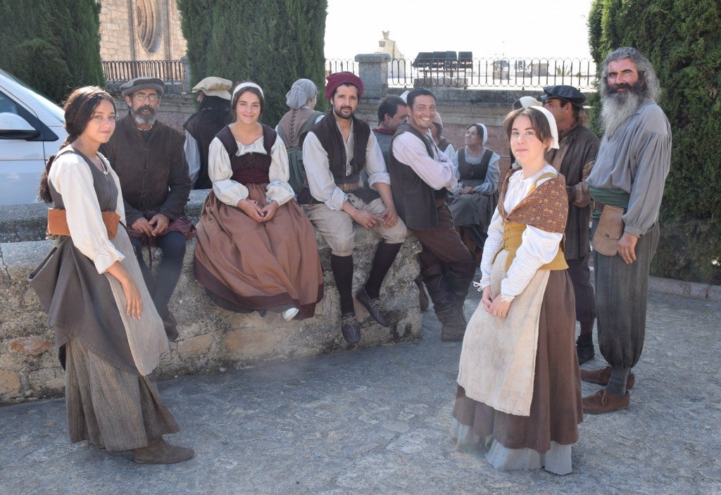 La parte antigua se convirtió en la Plasencia del siglo XVI, por donde caminaba la heroína Inés de Suárez, justo antes de emprender su viaje al Nuevo Mundo en busca de su marido, Juan de Málaga. Así fue parte del rodaje de la serie 'Inés del alma mía' en la ciudad. Contó con tres jornadas y en ellas participó la protagonista, Elena Rivera.