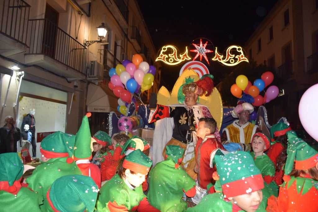 Participantes en la carroza de la Asociación de Empresarios de Trujillo 