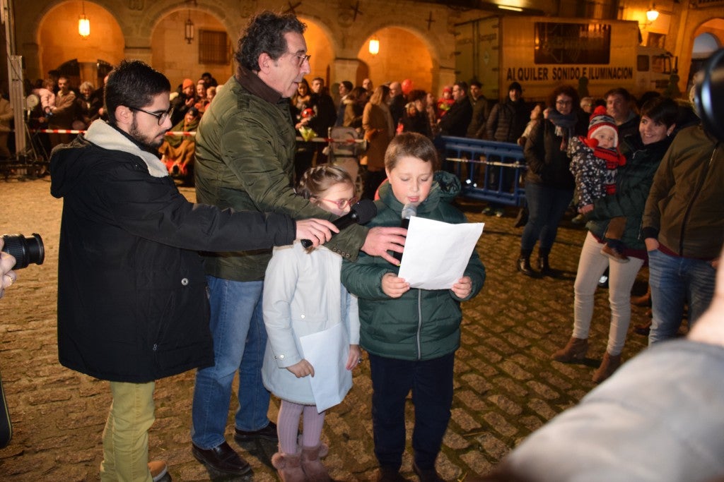 Participantes en la carroza de la Asociación de Empresarios de Trujillo 