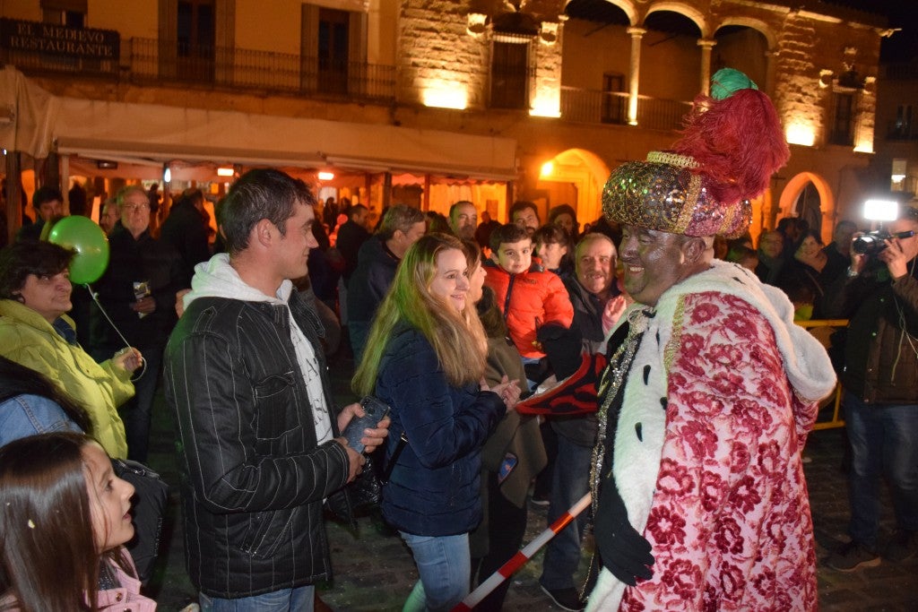 Participantes en la carroza de la Asociación de Empresarios de Trujillo 