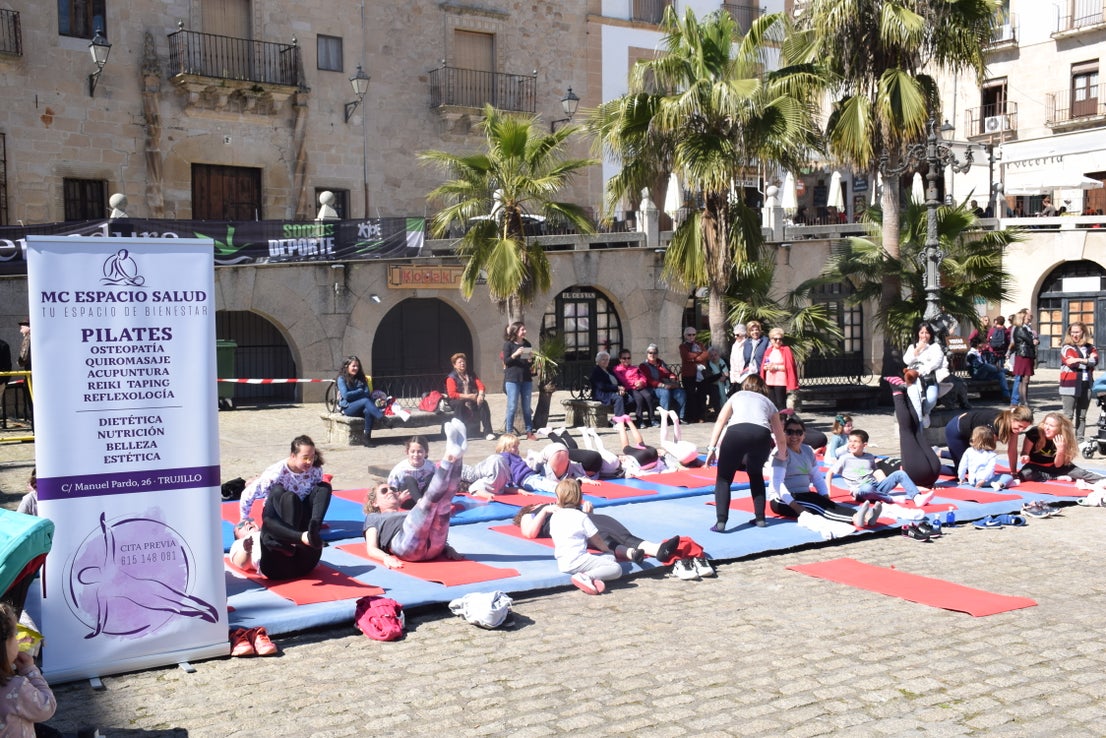 Fotos: La plaza Mayor acoge el programa 'Deporte y mujer'