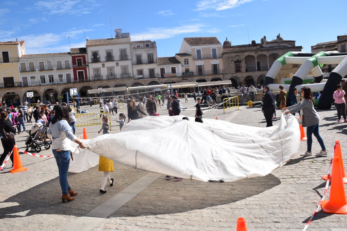 Fotos: La plaza Mayor acoge el programa 'Deporte y mujer'