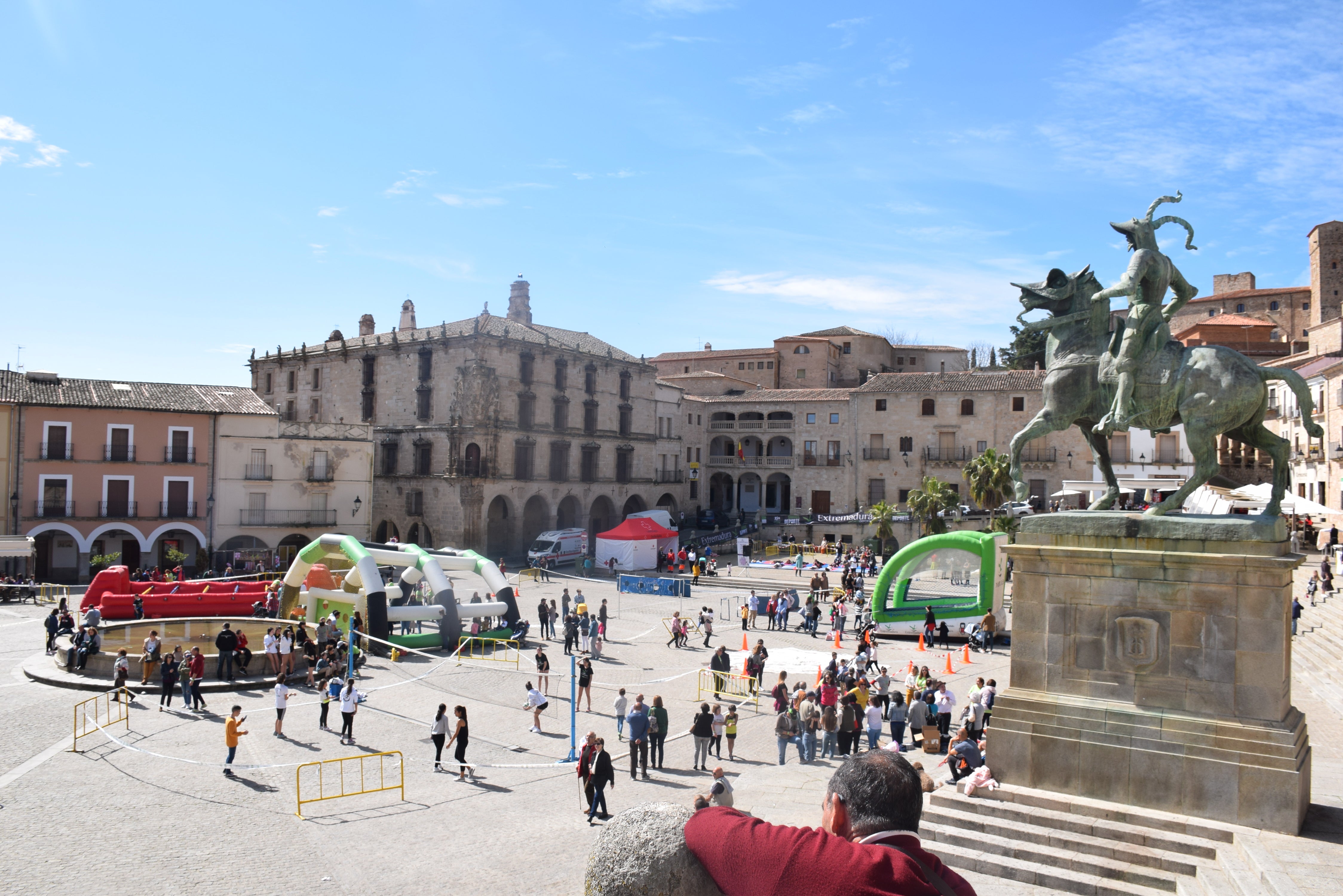 Fotos: La plaza Mayor acoge el programa &#039;Deporte y mujer&#039;