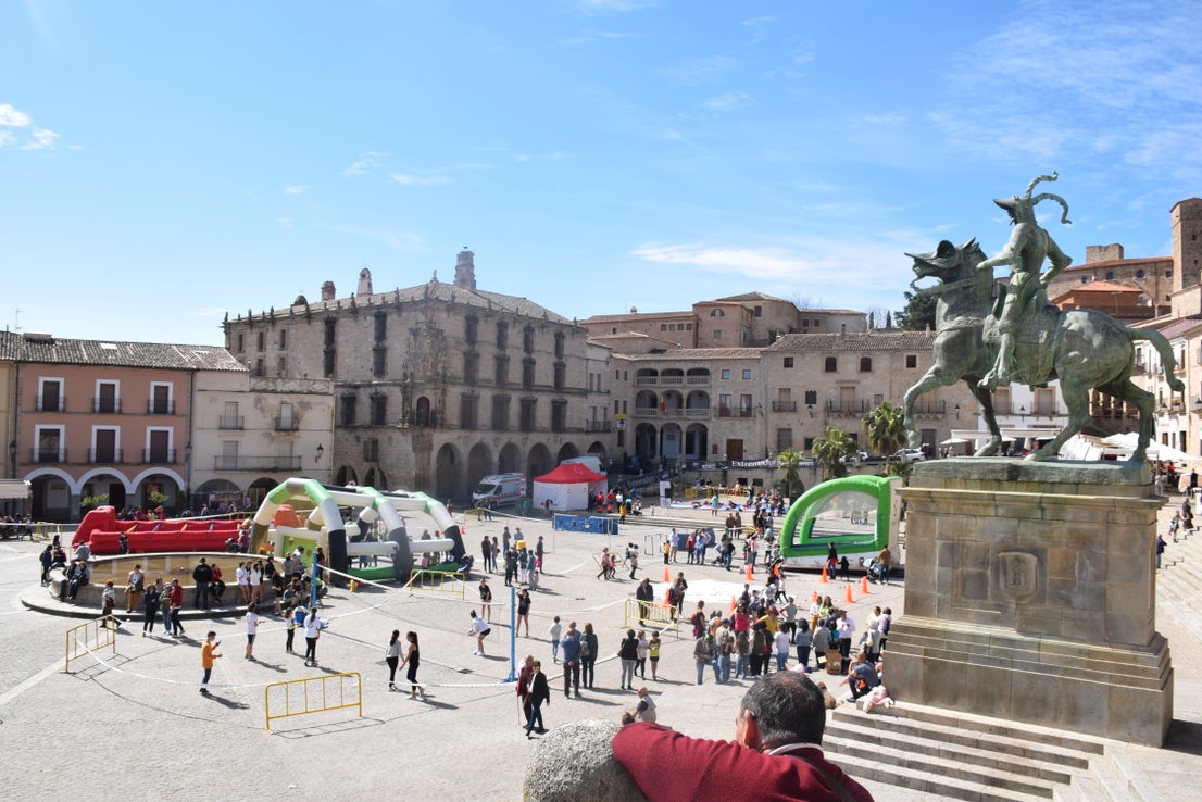 Fotos: La plaza Mayor acoge el programa 'Deporte y mujer'