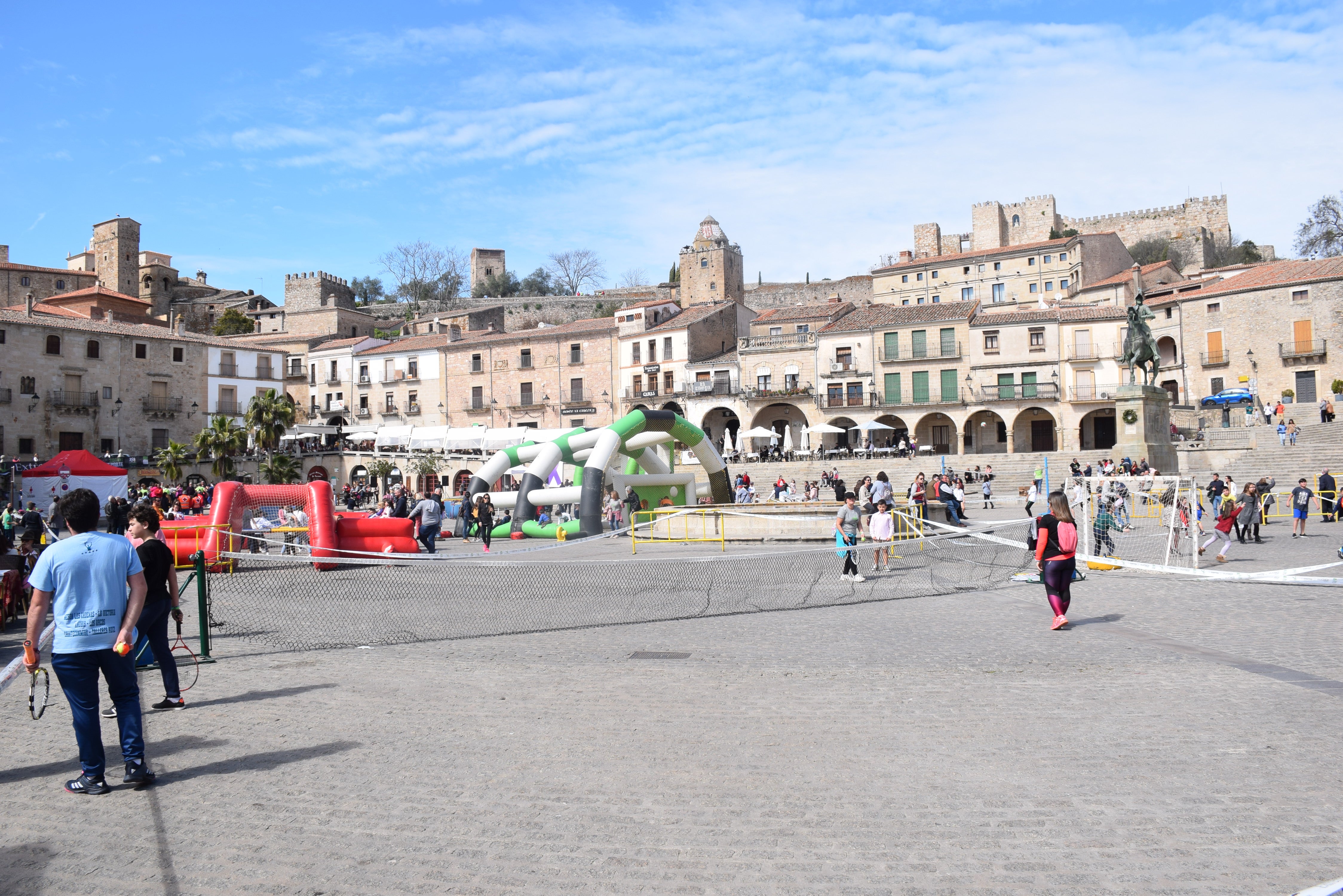 Fotos: La plaza Mayor acoge el programa 'Deporte y mujer'