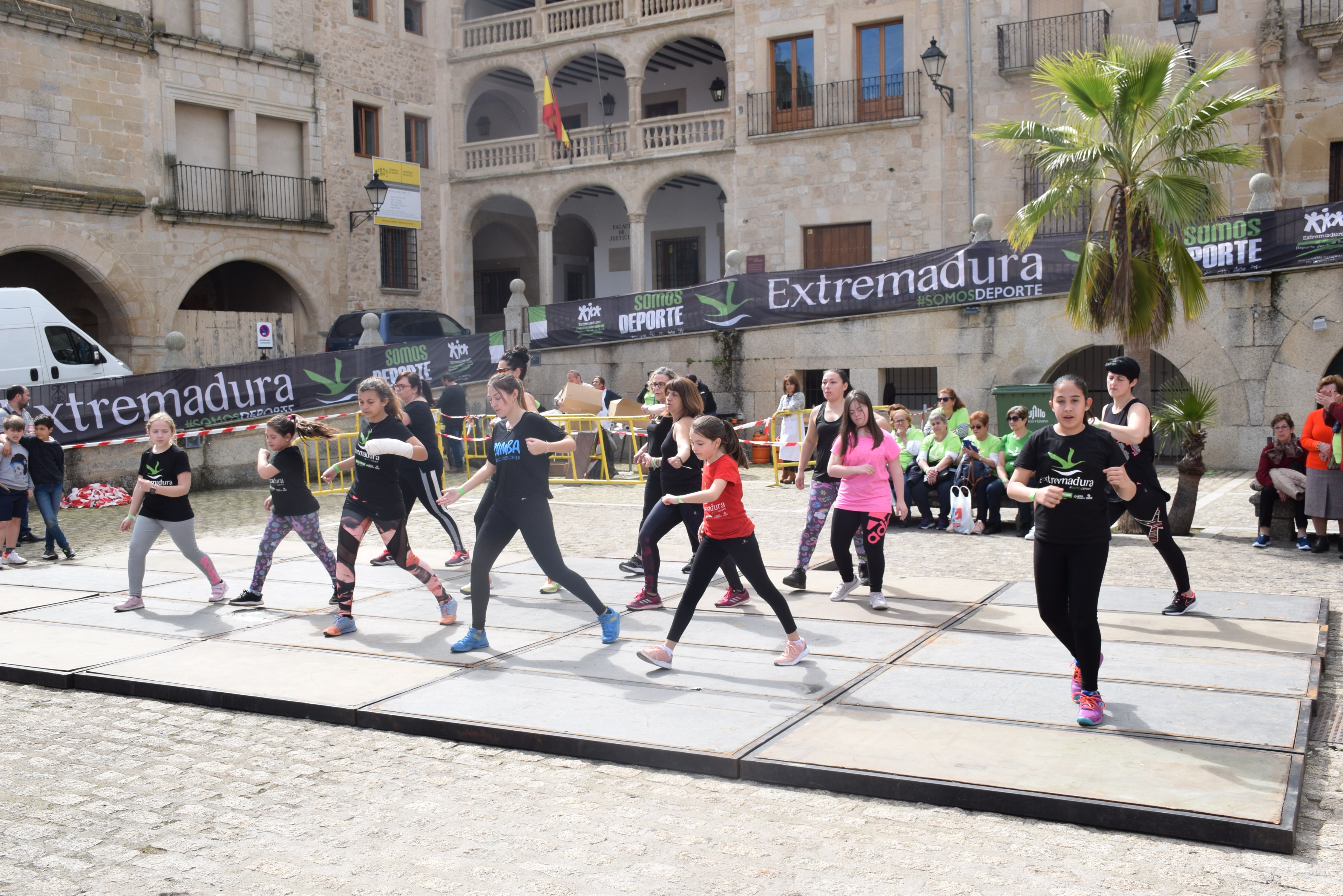 Fotos: La plaza Mayor acoge el programa 'Deporte y mujer'