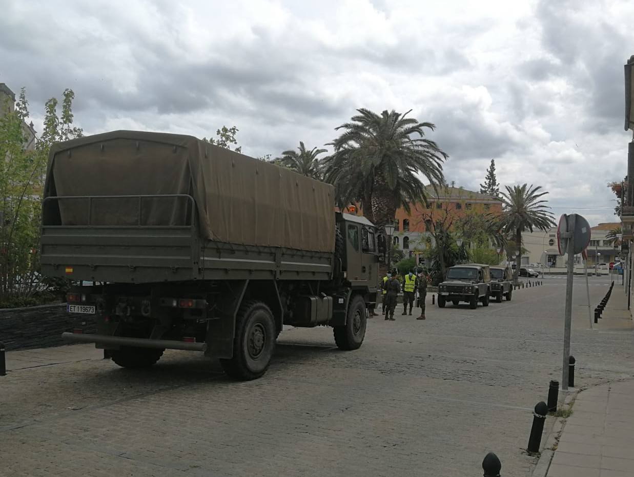 La presencia de militares en la calle Ruiz de Mendoza 