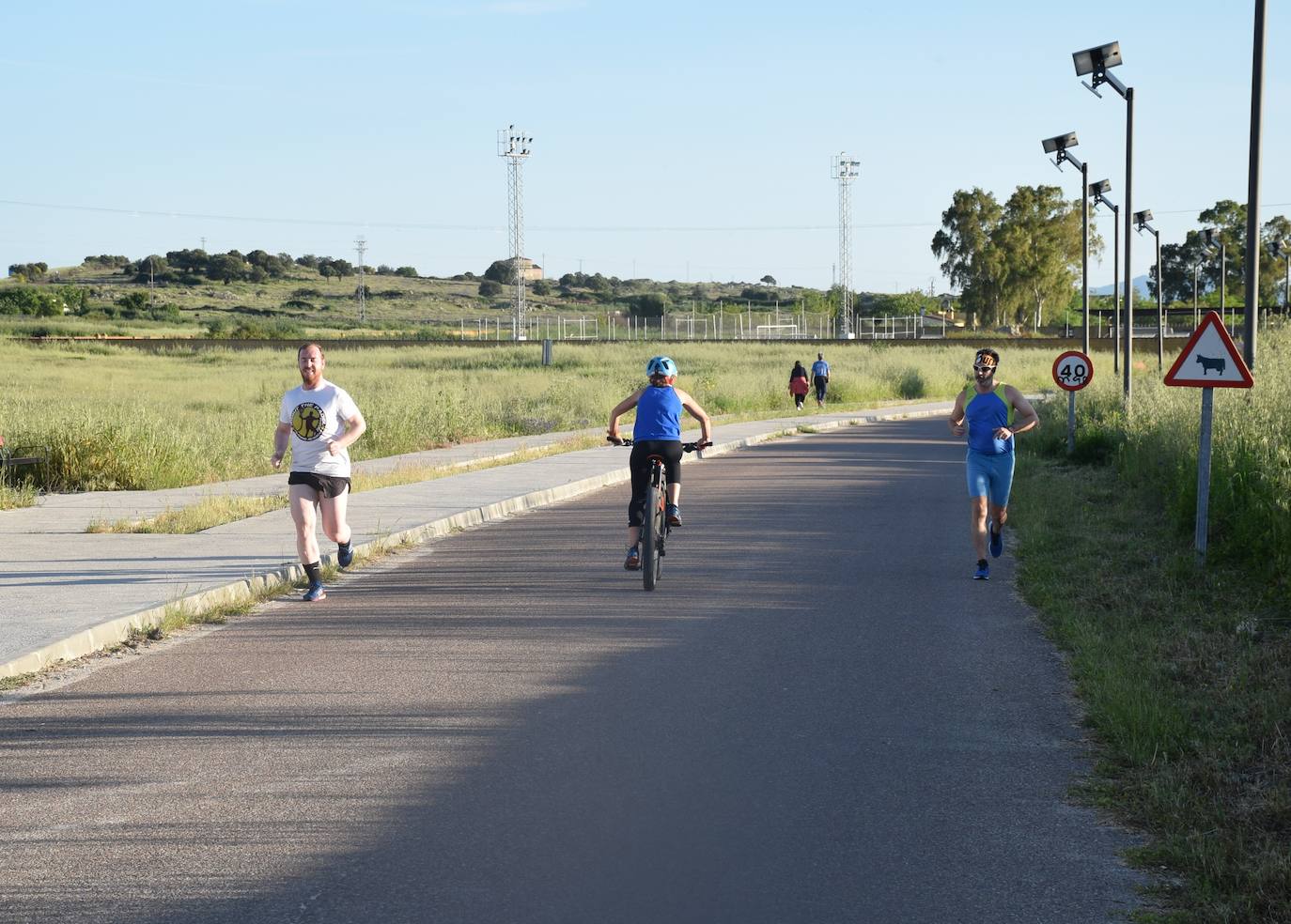Deportistas en la zona de San Lázaro, guardando las medidas exigidas 