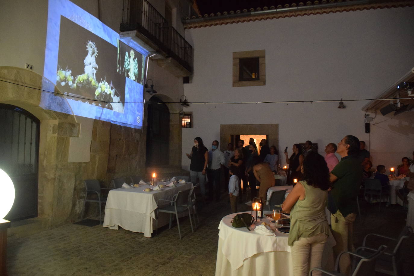 Imagen secundaria 1 - Una Salve atípica muy repartida, ante la imposibilidad de reunirse en la plaza Mayor