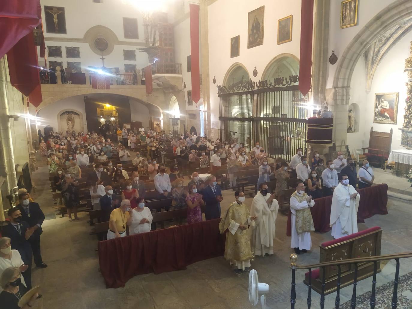 Imagen principal - Una Salve atípica muy repartida, ante la imposibilidad de reunirse en la plaza Mayor