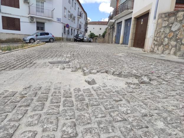 Calle Goro,con los adoquines levantados en el mes de agosto 