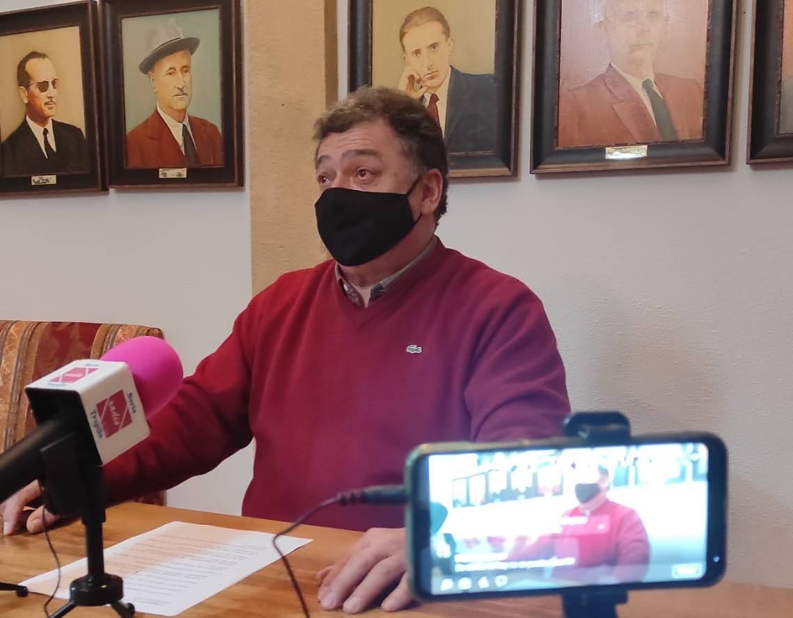 El alcalde, en la rueda de prensa, este sábado . 