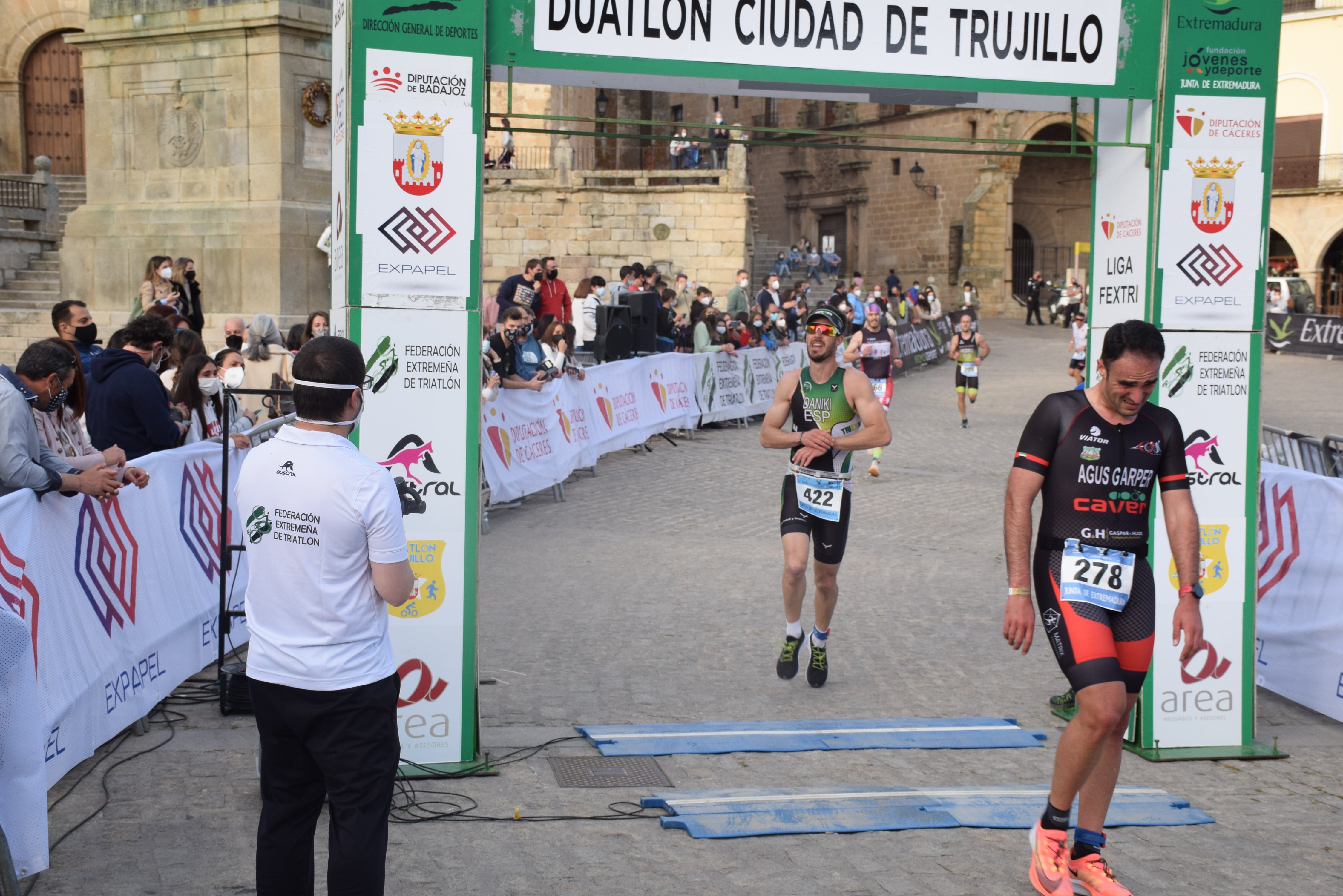 Los dos corredores locales que llegaron primero a meta 