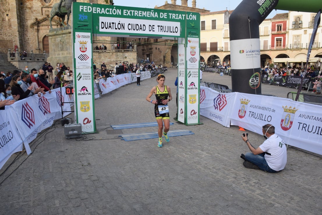 Los dos corredores locales que llegaron primero a meta 