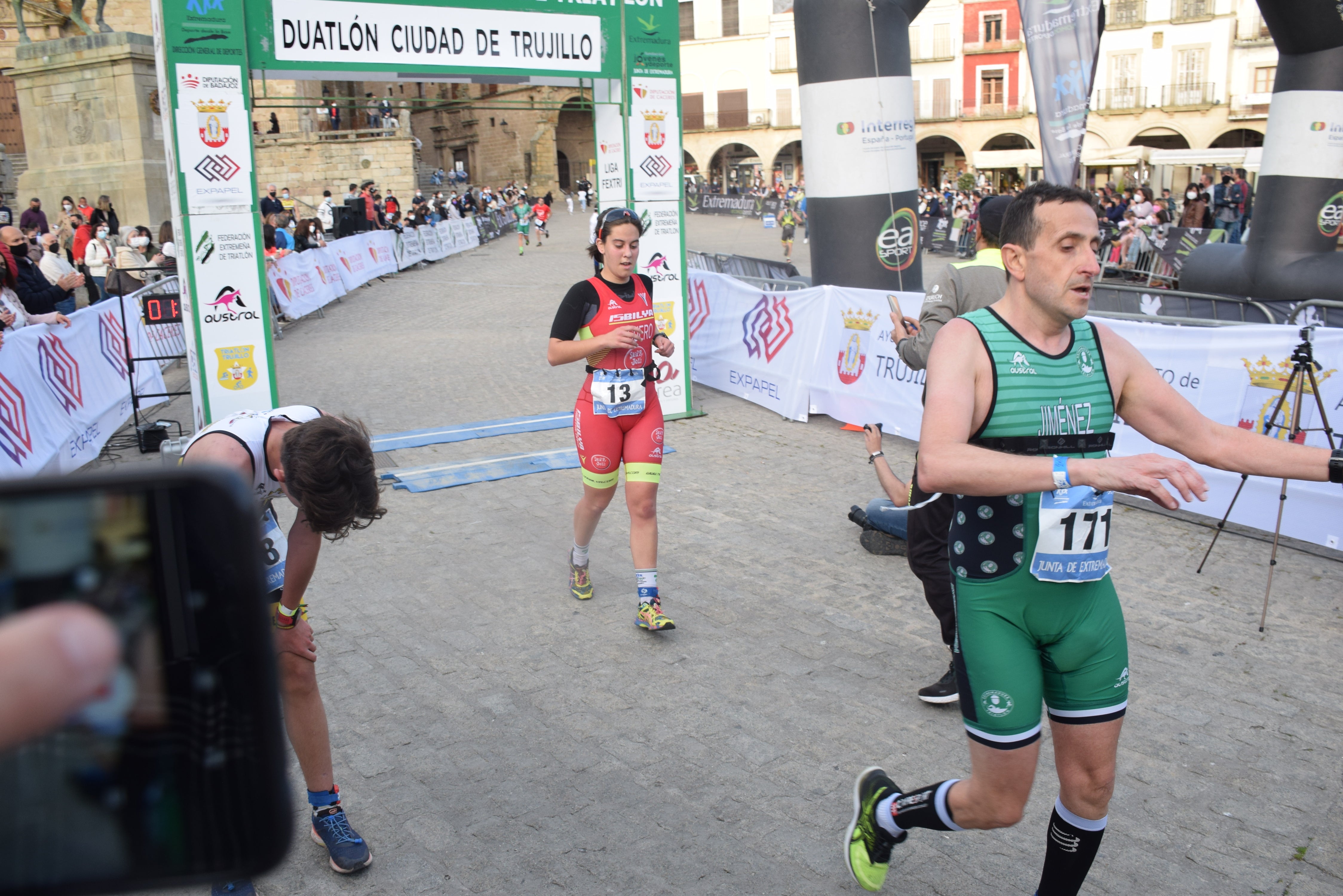 Los dos corredores locales que llegaron primero a meta 